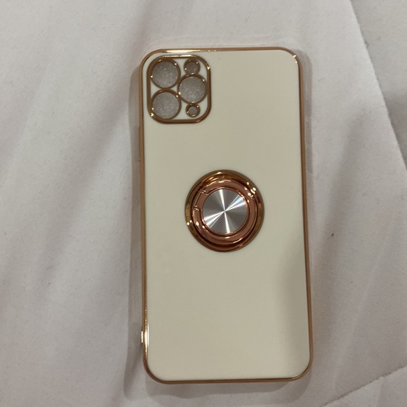 11 max pro iPhone cases and a battery charger bundle - Picture 3 of 10